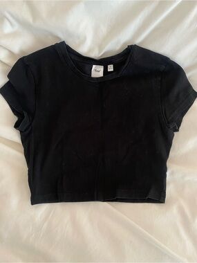 Aritzia TNA black cropped short sleeve top